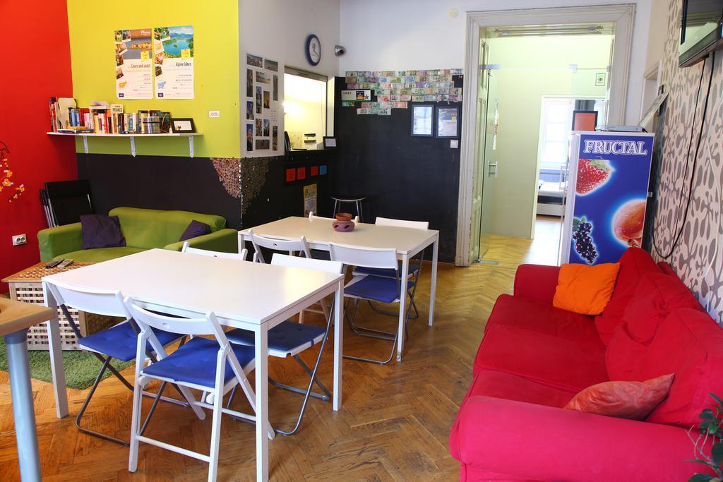 Hostel Zeppelin Lubiana Esterno foto